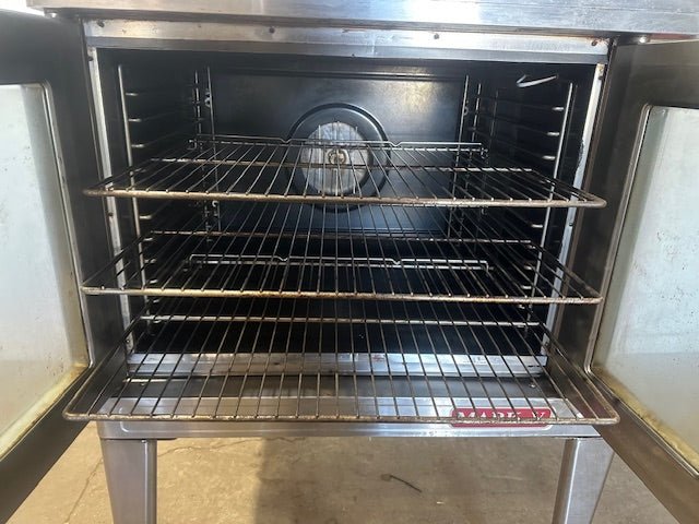 "BLODGETT" MARK V" SS ELECTRIC 200 - 230v 1ph CONVECTION OVEN ON LEGS w/3 RACKS - Second Life - Equipment - collection_name