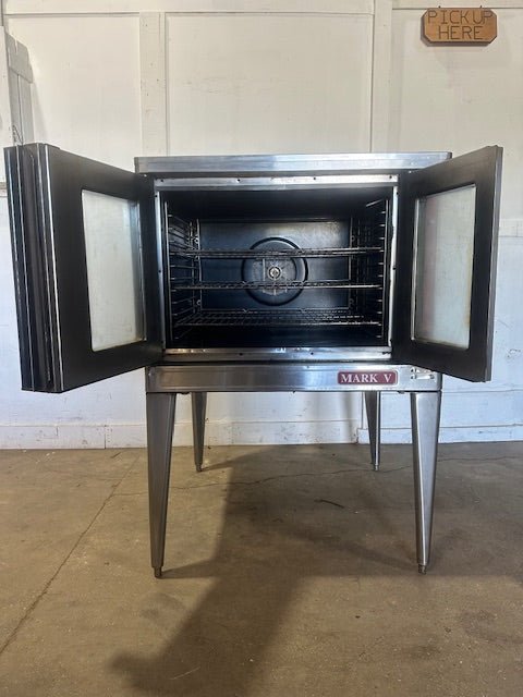 "BLODGETT" MARK V" SS ELECTRIC 200 - 230v 1ph CONVECTION OVEN ON LEGS w/3 RACKS - Second Life - Equipment - collection_name
