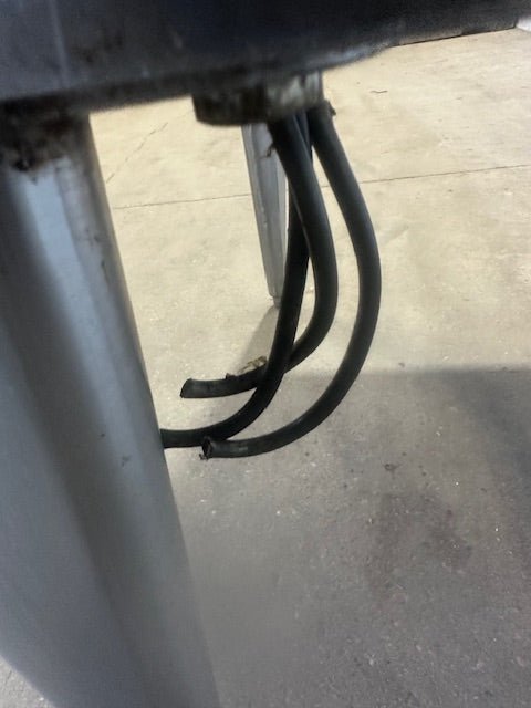 "BLODGETT" MARK V" SS ELECTRIC 200 - 230v 1ph CONVECTION OVEN ON LEGS w/3 RACKS - Second Life - Equipment - collection_name