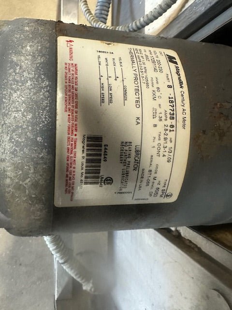 "BLODGETT" MARK V" SS ELECTRIC 200 - 230v 1ph CONVECTION OVEN ON LEGS w/3 RACKS - Second Life - Equipment - collection_name