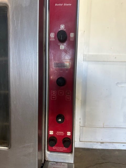 "BLODGETT" MARK V" SS ELECTRIC 200 - 230v 1ph CONVECTION OVEN ON LEGS w/3 RACKS - Second Life - Equipment - collection_name