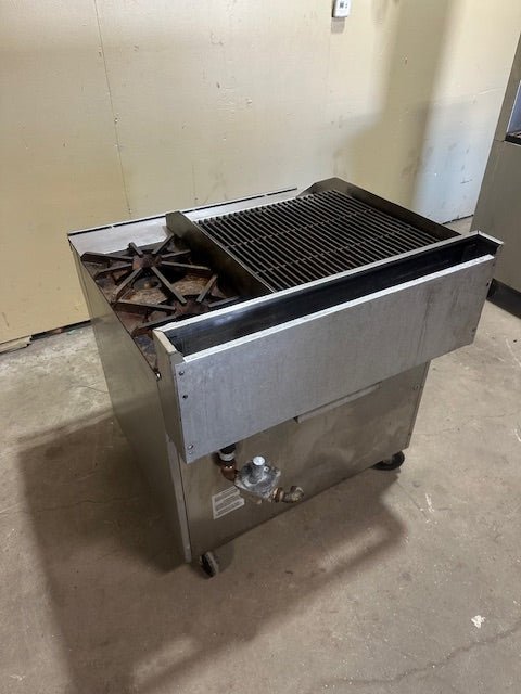 BLODGETT NATURAL GAS GRILL/OVEN 2 BURNER STOVE 4 RACK OVEN 4 TEMPERATURE CONTROL KNOBS - Bargains R Ours - #collection_name#