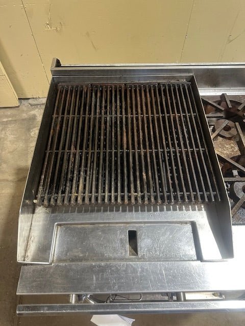 BLODGETT NATURAL GAS GRILL/OVEN 2 BURNER STOVE 4 RACK OVEN 4 TEMPERATURE CONTROL KNOBS - Bargains R Ours - #collection_name#