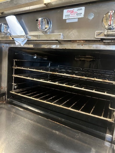 BLODGETT NATURAL GAS GRILL/OVEN 2 BURNER STOVE 4 RACK OVEN 4 TEMPERATURE CONTROL KNOBS - Bargains R Ours - #collection_name#