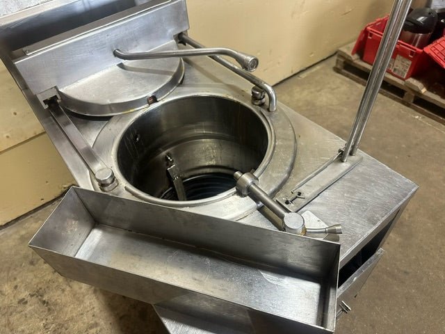 "BROASTER"ELECTRIC PRESURE FRYER WITH OIL FILTRATION SYSTEM - Bargains R Ours - #collection_name#