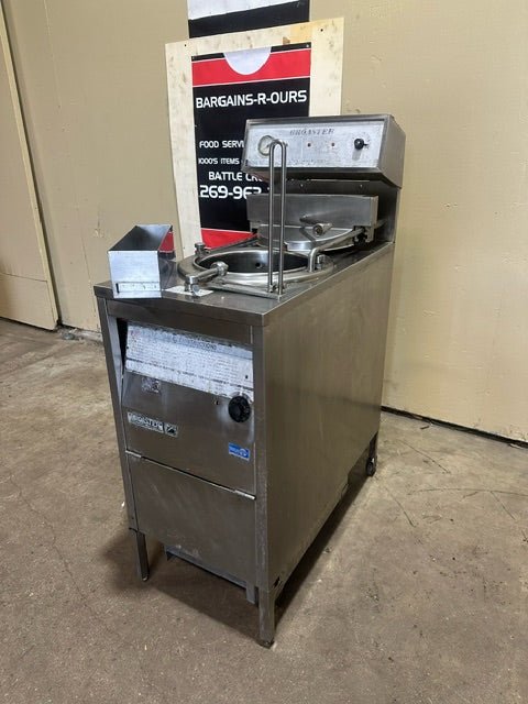 "BROASTER"ELECTRIC PRESURE FRYER WITH OIL FILTRATION SYSTEM - Bargains R Ours - #collection_name#