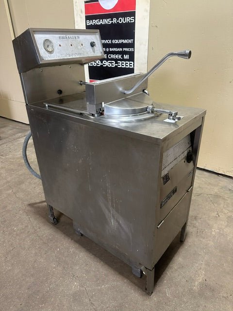 "BROASTER"ELECTRIC PRESURE FRYER WITH OIL FILTRATION SYSTEM - Bargains R Ours - #collection_name#