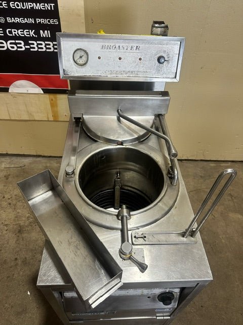 "BROASTER"ELECTRIC PRESURE FRYER WITH OIL FILTRATION SYSTEM - Bargains R Ours - #collection_name#