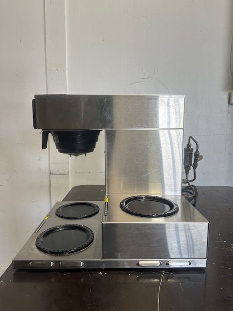 BUNN CWTF153LWRMRPF 120V 1PH POUR OVER OR DIRECT LINE COFFEE BREWER W/3 WARMERS - Second Life - Equipment - collection_name