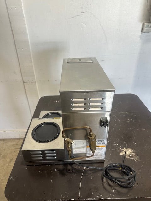 BUNN CWTF153LWRMRPF 120V 1PH POUR OVER OR DIRECT LINE COFFEE BREWER W/3 WARMERS - Second Life - Equipment - collection_name