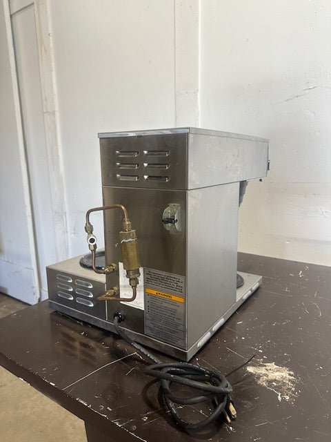 BUNN CWTF153LWRMRPF 120V 1PH POUR OVER OR DIRECT LINE COFFEE BREWER W/3 WARMERS - Second Life - Equipment - collection_name