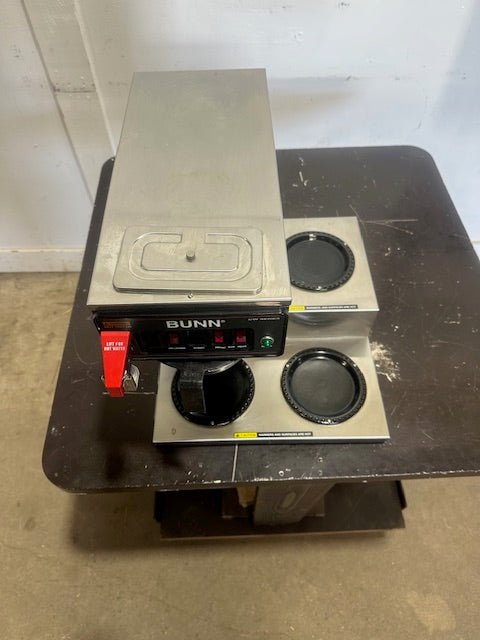 BUNN CWTF153LWRMRPF 120V 1PH POUR OVER OR DIRECT LINE COFFEE BREWER W/3 WARMERS - Second Life - Equipment - collection_name