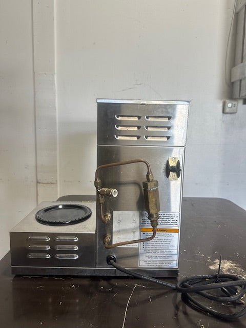 BUNN CWTF153LWRMRPF 120V 1PH POUR OVER OR DIRECT LINE COFFEE BREWER W/3 WARMERS - Second Life - Equipment - collection_name
