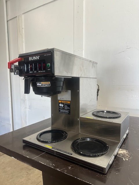 BUNN CWTF153LWRMRPF 120V 1PH POUR OVER OR DIRECT LINE COFFEE BREWER W/3 WARMERS - Second Life - Equipment - collection_name