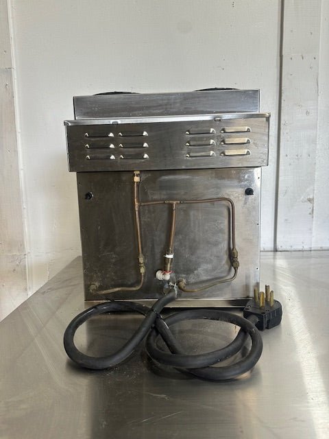"BUNN CWTF4/2,TWIN"POUR OVER OR DIRECT LINE COFFEE BREWER W/6 WARMERS, 1PH - Second Life - Equipment - collection_name