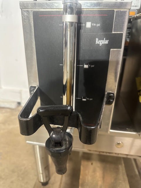 BUNN STAINLESS STEEL HEAVY DUTY COMMERCIAL COUNTER TOP DUAL COFFEE GRINDER/BREWER WITH WARMERS AND HOT WATER SPIGOT ON LEGS - Second Life - Equipment - collection_name