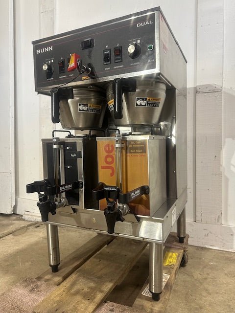 BUNN STAINLESS STEEL HEAVY DUTY COMMERCIAL COUNTER TOP DUAL COFFEE GRINDER/BREWER WITH WARMERS AND HOT WATER SPIGOT ON LEGS - Second Life - Equipment - collection_name