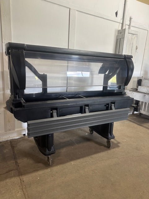 CAMBRO DOUBLE SIDED ICE BED BUFFET W/ FOLDABLE SNEEZE GUARDS AND TRAY SLIDES - Second Life - Equipment - collection_name