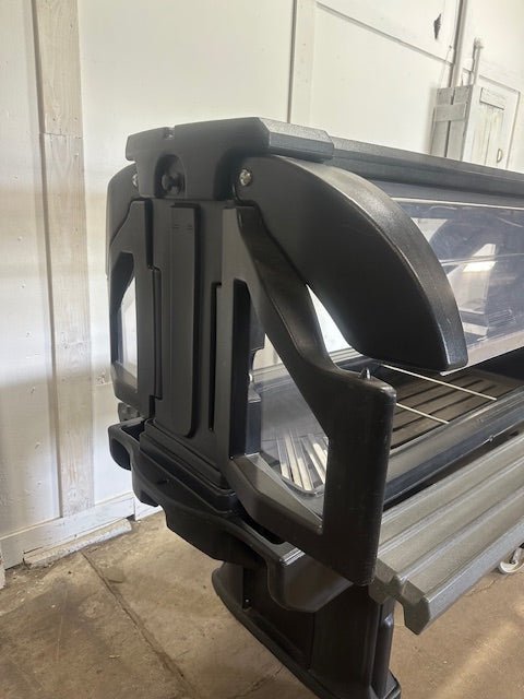 CAMBRO DOUBLE SIDED ICE BED BUFFET W/ FOLDABLE SNEEZE GUARDS AND TRAY SLIDES - Second Life - Equipment - collection_name