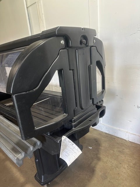 CAMBRO DOUBLE SIDED ICE BED BUFFET W/ FOLDABLE SNEEZE GUARDS AND TRAY SLIDES - Second Life - Equipment - collection_name