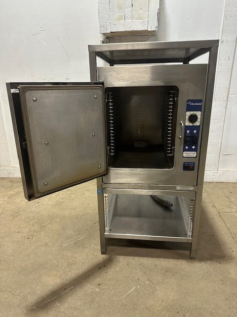 "CLEVELAND 21CET16" ELECTRIC 3PH 5 PANS STEAMER OVEN COOKER WITH STAND 208V - Second Life - Equipment - collection_name