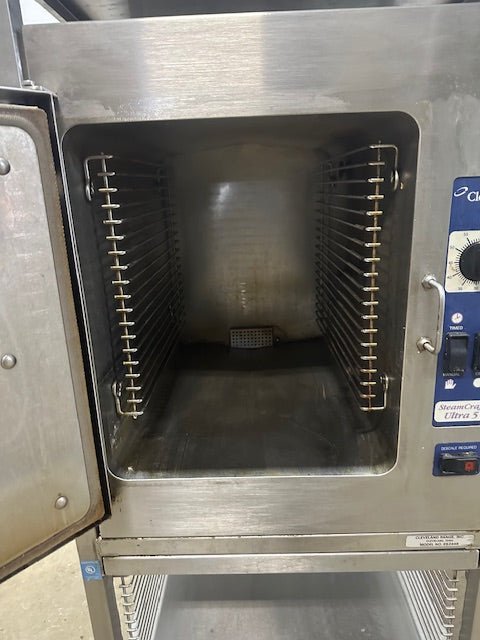"CLEVELAND 21CET16" ELECTRIC 3PH 5 PANS STEAMER OVEN COOKER WITH STAND 208V - Second Life - Equipment - collection_name