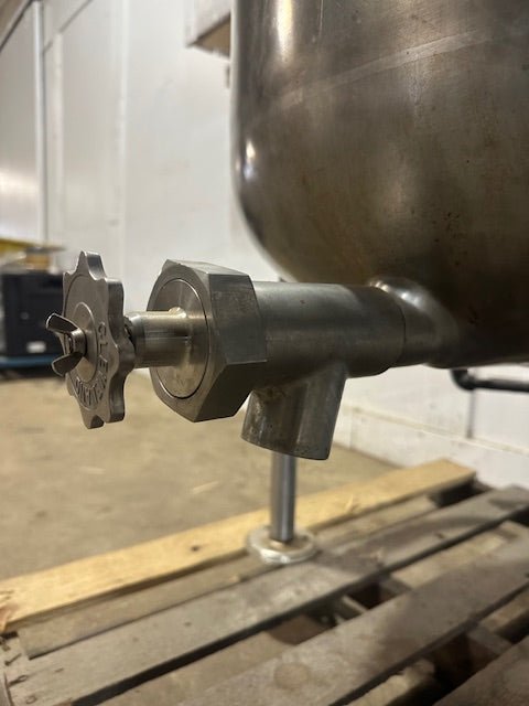 CLEVELAND KDL - 40T COMMERCIAL H.D. STAINLESS STEEL 40 GALLON DIRECT STEAM KETTLE - Second Life - Equipment - collection_name