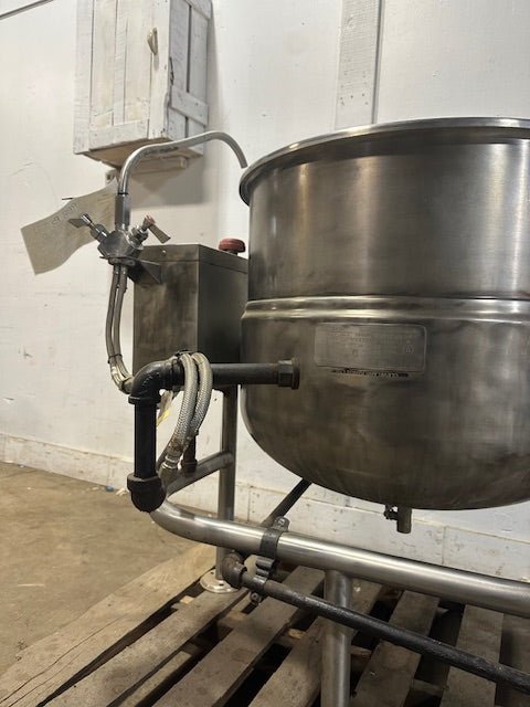 CLEVELAND KDL - 40T COMMERCIAL H.D. STAINLESS STEEL 40 GALLON DIRECT STEAM KETTLE - Second Life - Equipment - collection_name