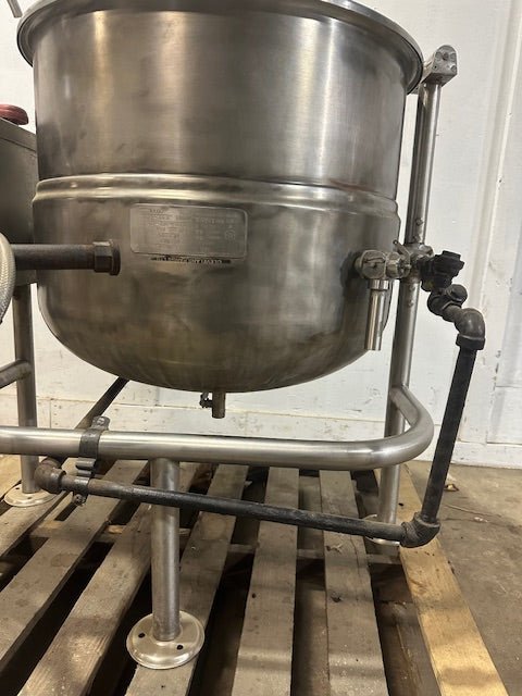 CLEVELAND KDL - 40T COMMERCIAL H.D. STAINLESS STEEL 40 GALLON DIRECT STEAM KETTLE - Second Life - Equipment - collection_name