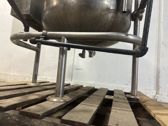 CLEVELAND KDL - 40T COMMERCIAL H.D. STAINLESS STEEL 40 GALLON DIRECT STEAM KETTLE - Second Life - Equipment - collection_name