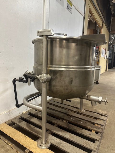 CLEVELAND KDL - 40T COMMERCIAL H.D. STAINLESS STEEL 40 GALLON DIRECT STEAM KETTLE - Second Life - Equipment - collection_name
