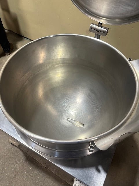 CLEVELAND RANGE STAINLESS STEEL DIRECT STEAM 60 GALLON CAPACITY POWER TILT AUTO LIFT SKILLET STEAM JACKETED KETTLE ON LEGS - Bargains R Ours - #collection_name#