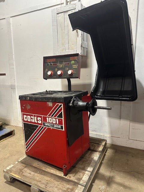 "COATS 1001"DIRECT - DRIVE COMPUTER WHEEL/TIRE BALANCER FOR TRUCK & CAR ,3PH 220V - Second Life - Equipment - collection_name