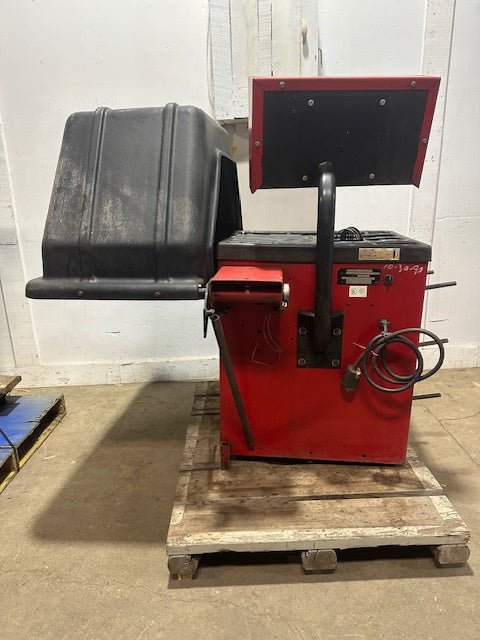 "COATS 1001"DIRECT - DRIVE COMPUTER WHEEL/TIRE BALANCER FOR TRUCK & CAR ,3PH 220V - Second Life - Equipment - collection_name