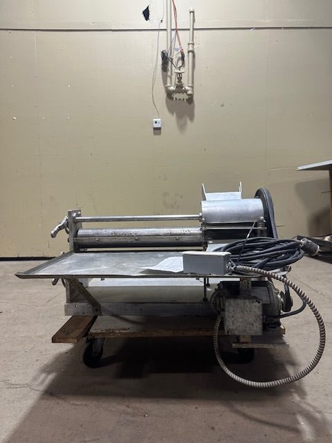 COLBORNE HEAVY DUTY COMMERCIAL COUNTER TOP DOUGH ROLLER/SHEETER/DOUBLE PASS THROUGH - Bargains R Ours - #collection_name#