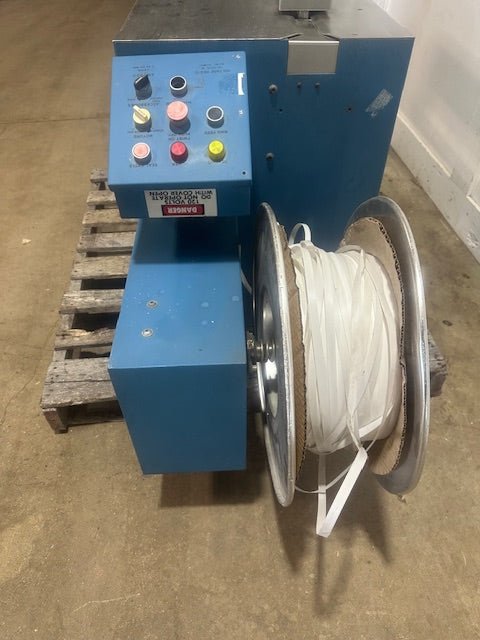 COMMERCIAL HEADYDUTY AUTO FEED HIGH SPEED POLY STRAPPING MACHINE - Second Life - Equipment - collection_name