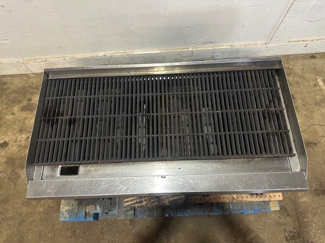 "COOLER DEPOT" H.D COMMERCIAL 47.5"W N Gas Radiant Countertop Charbroiler Grill - Second Life - Equipment - collection_name