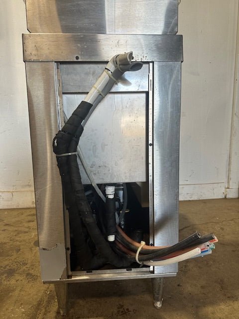 "CORNELIUS CB1522AHKE" 6 HEADS SODA MACHINE W/ ICE BIN AND CARBONATOR PUMP - Second Life - Equipment - collection_name