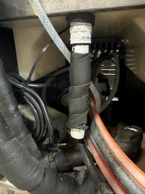 "CORNELIUS CB1522AHKE" 6 HEADS SODA MACHINE W/ ICE BIN AND CARBONATOR PUMP - Second Life - Equipment - collection_name