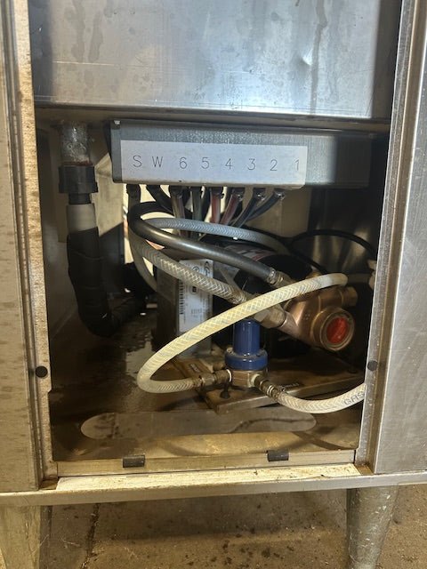 "CORNELIUS CB1522AHKE" 6 HEADS SODA MACHINE W/ ICE BIN AND CARBONATOR PUMP - Second Life - Equipment - collection_name