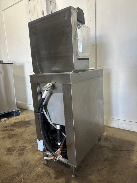 "CORNELIUS CB1522AHKE" 6 HEADS SODA MACHINE W/ ICE BIN AND CARBONATOR PUMP - Second Life - Equipment - collection_name