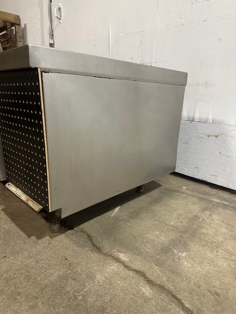 "DELFIELD" REFRIGERATED TWO DRAWER CHEF BASE UNDER COUNTER REFRIGERATOR - Second Life - Equipment - collection_name