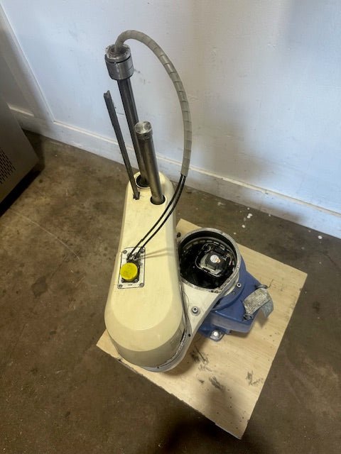 "DENSO HM - 40603E2/GM"H.D INDUSTRIAL ROBOT ARM,10KG/22 LB & 600MM/23.6IN, 4 - AXIS - Second Life - Equipment - collection_name