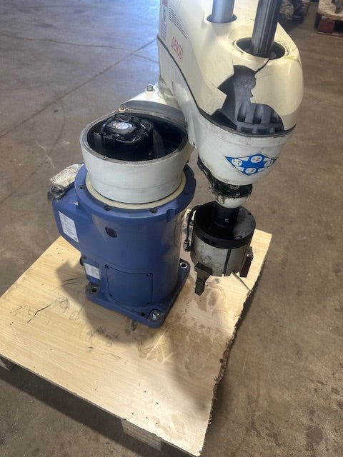 "DENSO HM - 40603E2/GM"H.D INDUSTRIAL ROBOT ARM,10KG/22 LB & 600MM/23.6IN, 4 - AXIS - Second Life - Equipment - collection_name