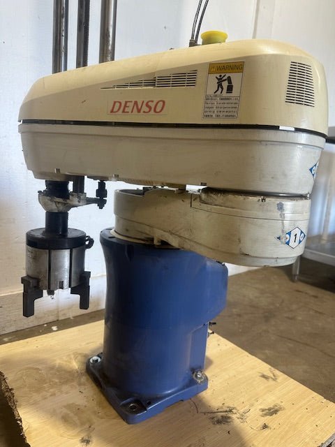 "DENSO HM - 40603E2/GM"H.D INDUSTRIAL ROBOT ARM,10KG/22 LB & 600MM/23.6IN, 4 - AXIS - Second Life - Equipment - collection_name