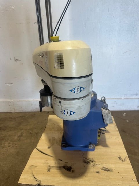 "DENSO HM - 40603E2/GM"H.D INDUSTRIAL ROBOT ARM,10KG/22 LB & 600MM/23.6IN, 4 - AXIS - Second Life - Equipment - collection_name