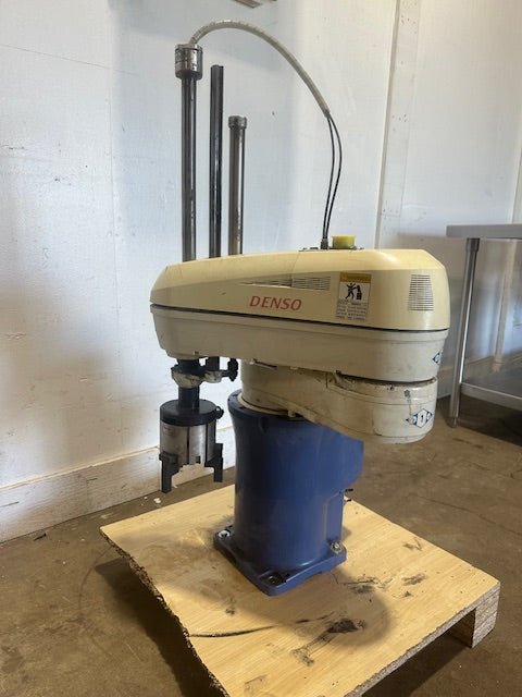"DENSO HM - 40603E2/GM"H.D INDUSTRIAL ROBOT ARM,10KG/22 LB & 600MM/23.6IN, 4 - AXIS - Second Life - Equipment - collection_name
