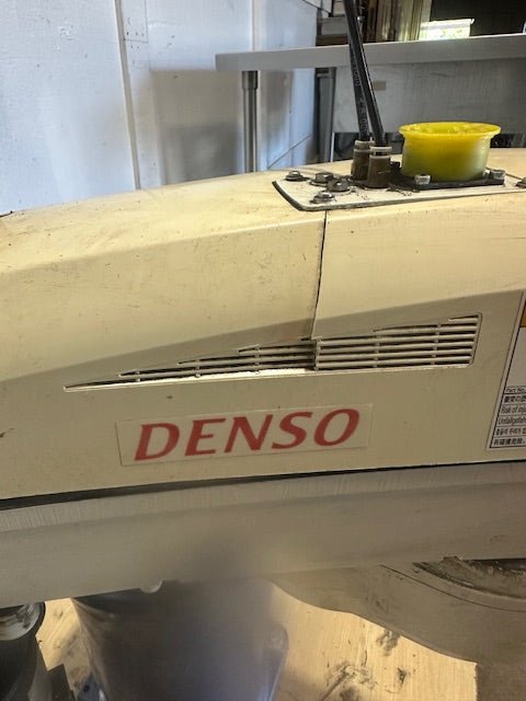 "DENSO HM - 40603E2/GM"H.D INDUSTRIAL ROBOT ARM,10KG/22 LB & 600MM/23.6IN, 4 - AXIS - Second Life - Equipment - collection_name