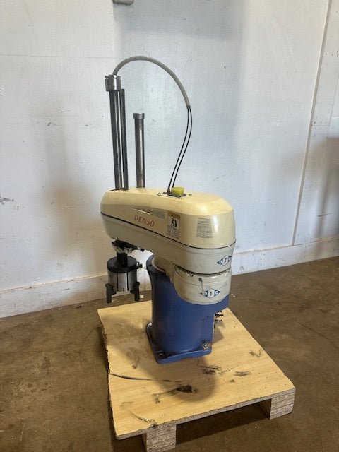 "DENSO HM - 40603E2/GM"H.D INDUSTRIAL ROBOT ARM,10KG/22 LB & 600MM/23.6IN, 4 - AXIS - Second Life - Equipment - collection_name