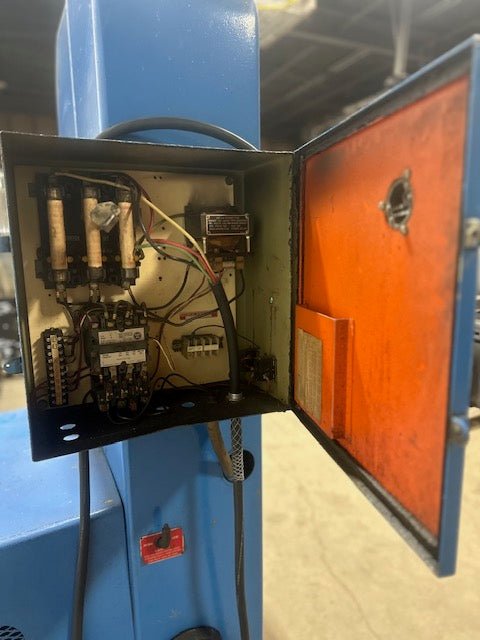 "DOALL 1612 - 0" 230V PH3 HEAVY DUTY INDUSTRIAL VERTICAL BAND SAW, 24 X 24 TABLE - Second Life - Equipment - collection_name